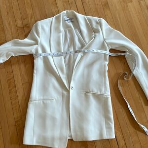 Elizabeth & James white long blazer size 0